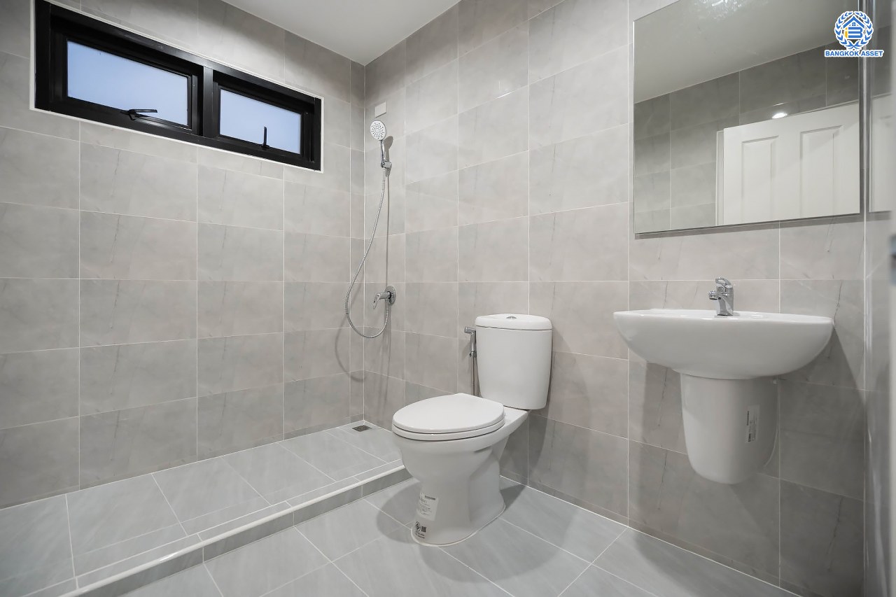 บ้านมือสองตกแต่งใหม่ โครงการ มณีรินทร์ รัตนาธิเบศร์ แบรนด์ Property Perfect เนื้อที่ 54.2 ตร.ว. ฟังก์ชัน 3 ห้องนอน 2 ห้องน้ำ จอดรถได้ 2 คัน บนทำเลศักยภาพ เชื่อมต่อทั้ง ถนนรัตนาธิเบศร์ และถนนราชพฤกษ์ ใจกลาง 2 เซ็นทรัลฯ ใกล้ทางด่วน "งามวงศ์วาน" และรถไฟฟ้า "สถานีบางรักน้อยท่าอิฐ"